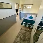 Duplex Les Pins Proche 아파트